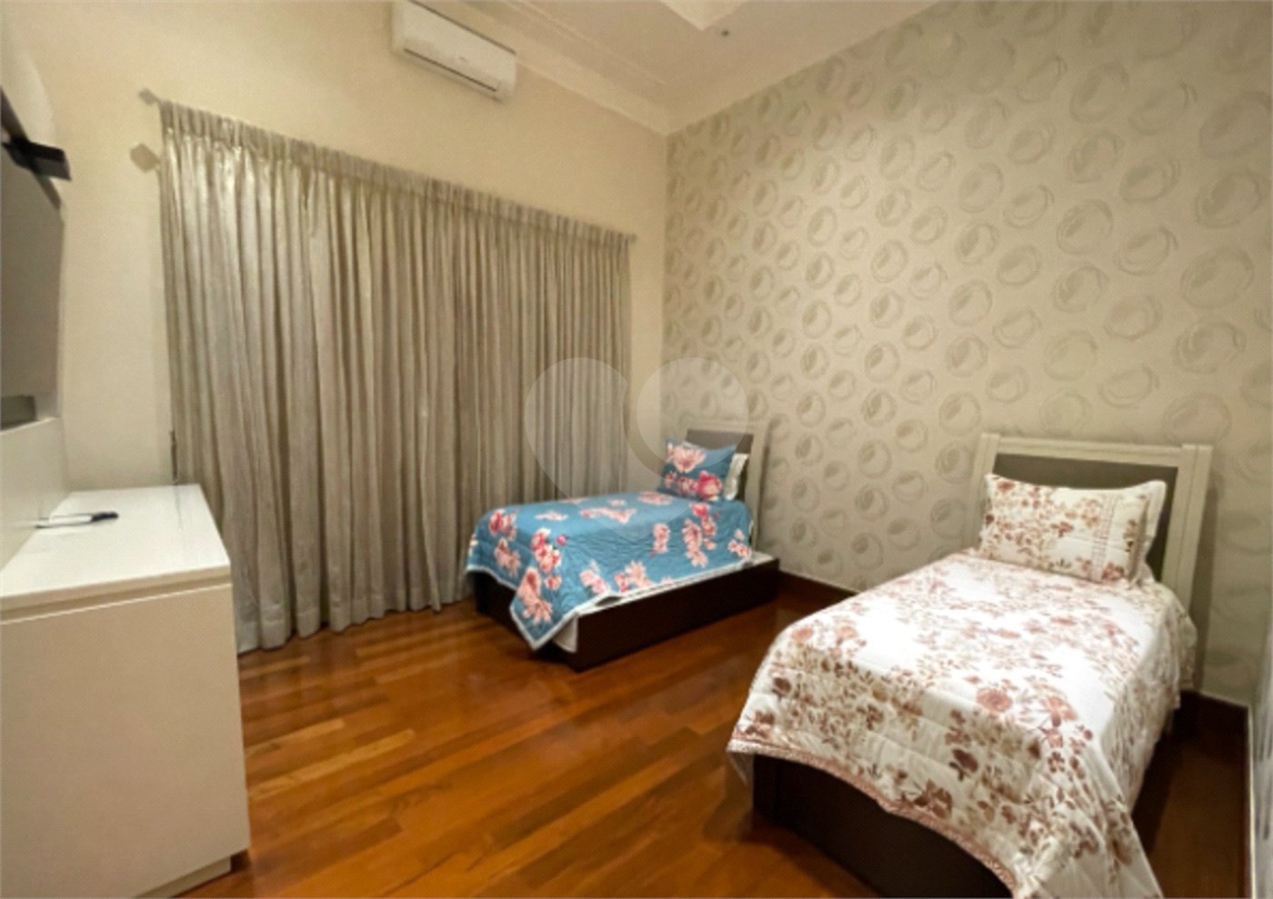 Casa à venda com 4 suítes no condomínio Halvétia Country Residencial, Indaiatuba - SP