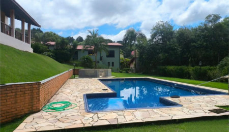 Casa à venda com 3 suítes no condomínio Granja Verediana, Ibiúna - SP