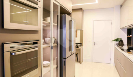 Apartamento à venda com 4 suítes em Real Parque, São Paulo, SP