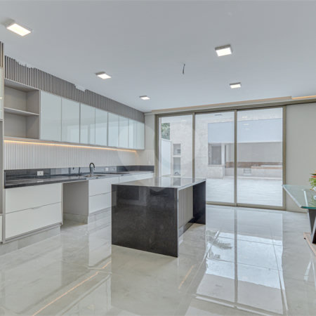 Casa à venda com 4 suítes no condomínio Carmen, São Paulo - SP