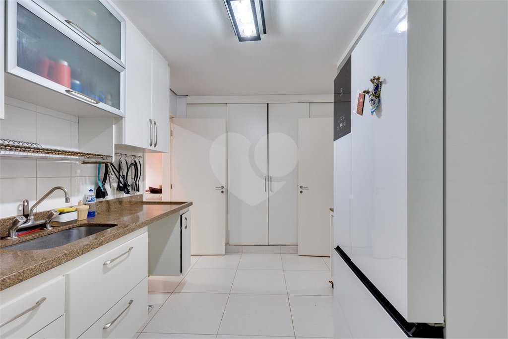 Casa à venda com 3 suítes no condomínio Vila Versalhes, São Paulo - SP