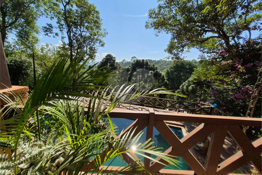 Casa à venda com 3 quartos, sendo 1 suíte, no condomínio Parque Petrópolis 4 Secção, Mairiporã - SP
