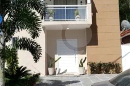 Casa à venda com 4 quartos, sendo 1 suíte, no condomínio River Plate, Rio de Janeiro - RJ