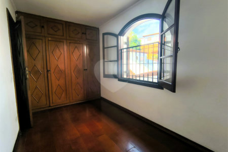 Sobrado à venda com 3 quartos, sendo 1 suíte,  em Jardim Esmeralda, São Paulo, SP
