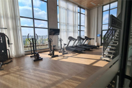 Charme, conforto e vista livre na Vila Clementino – 98 m² com pé-direito duplo!