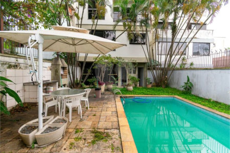 Casa à venda com 8 quartos, sendo 2 suítes, em Indianópolis, São Paulo, SP
