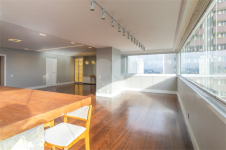 Apartamento à venda com 4 suítes em Vila Sofia, São Paulo, SP