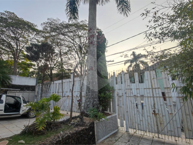 Casa Térrea à venda com 5 quartos, sendo 2 suítes,  em Chácara Monte Alegre, São Paulo, SP