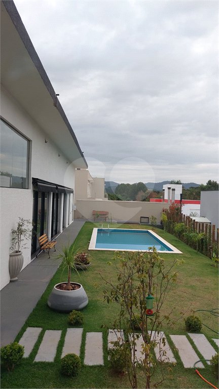 Casa à venda ou para alugar com 4 quartos, sendo 3 suítes, no condomínio Figueira Garden, Atibaia - SP