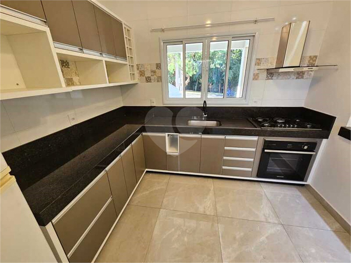 Casa à venda com 3 quartos, sendo 1 suíte, no condomínio Vista Verde, Indaiatuba - SP