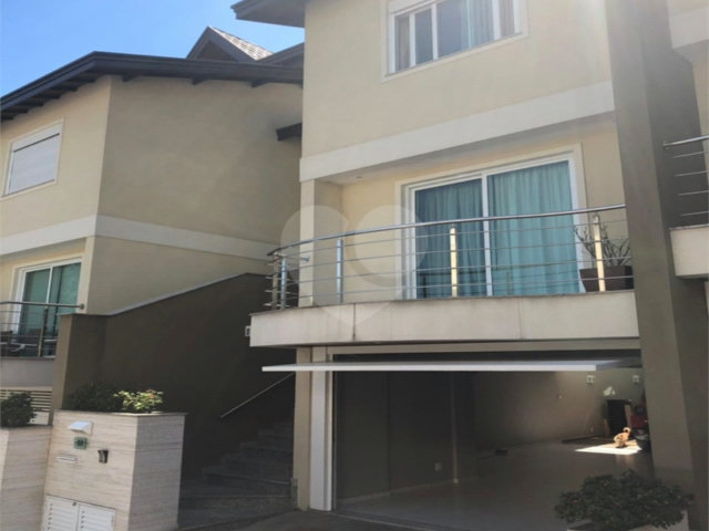 Casa à venda com 4 quartos, sendo 2 suítes,  no condomínio Florada da Serra, São Paulo - SP