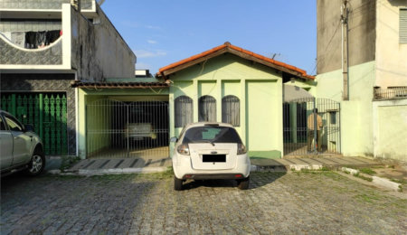 Casa à venda com 3 quartos, sendo 1 suíte,  no Centro, Poá, SP