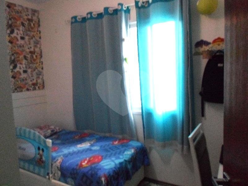 Casa à venda com 3 quartos, sendo 1 suíte,  no condomínio Fernandes, São Paulo - SP