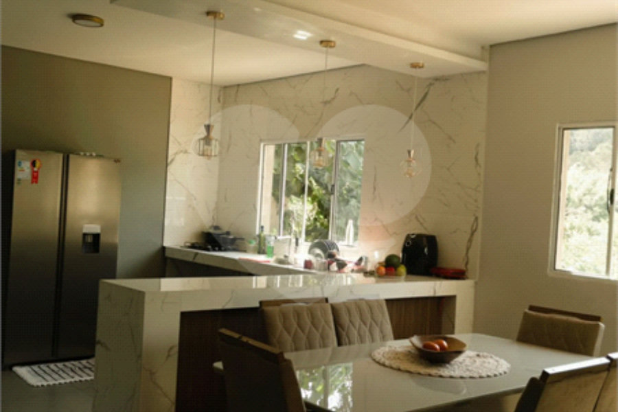 Casa à venda ou para alugar com 3 suítes em Mairiporã, SP