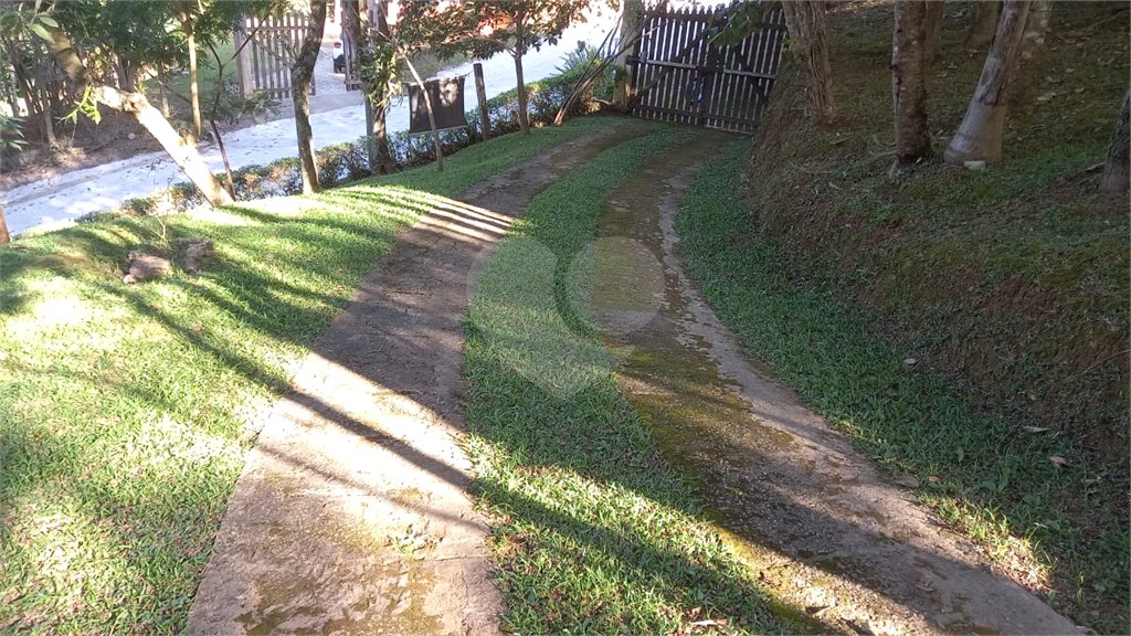 Casa à venda com 4 quartos, sendo 2 suítes, no condomínio Cinco Lagos, Mairiporã - SP