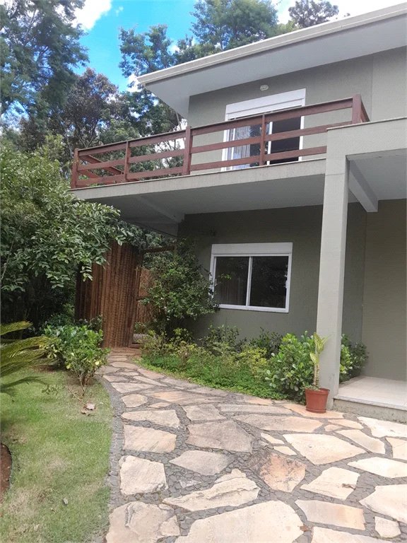 Casa à venda ou para alugar com 4 suítes em Chácaras São Carlos, Cotia, SP