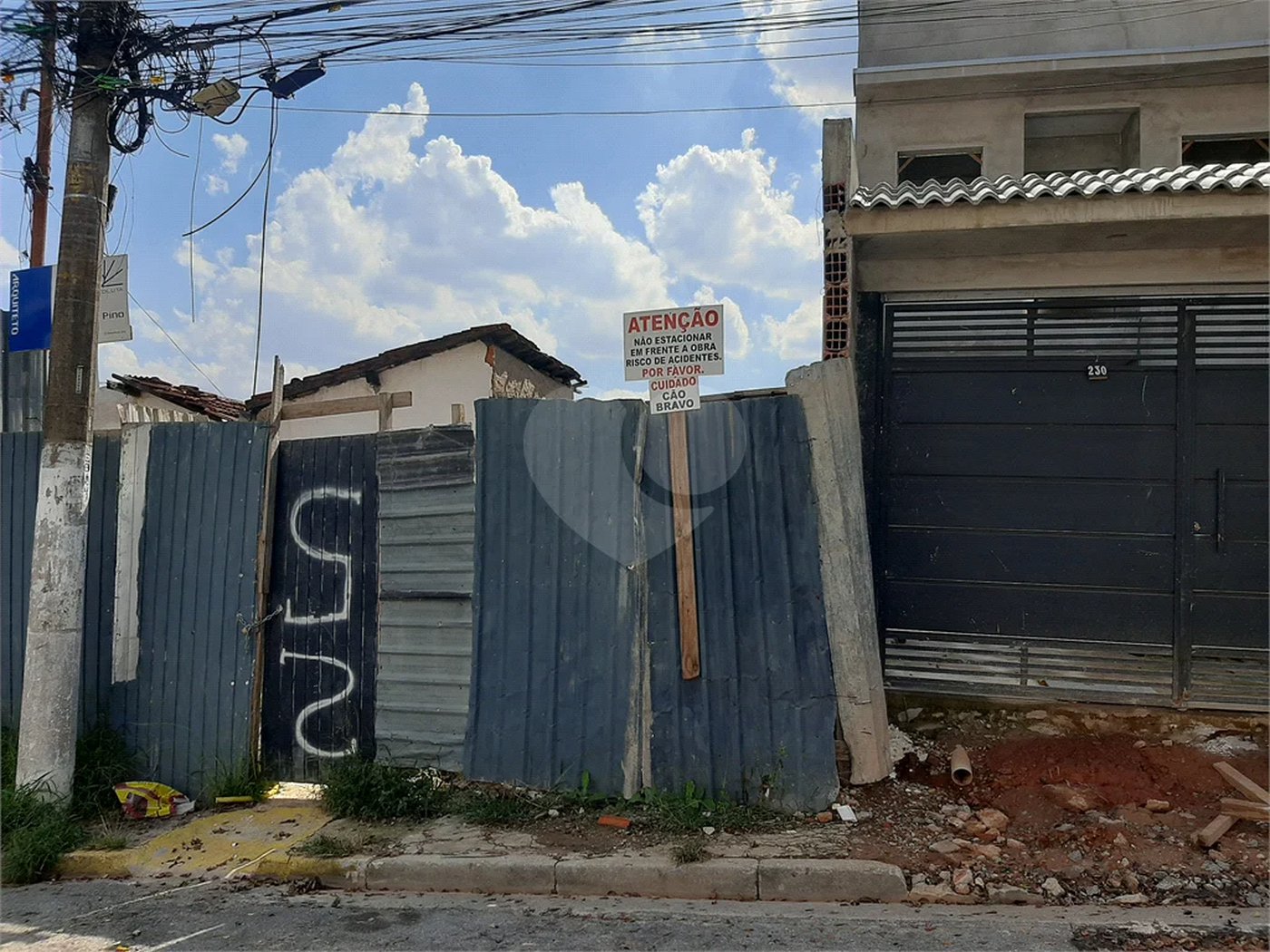 Sobrado à venda com 3 quartos, sendo 1 suíte, em Tremembé, São Paulo, SP