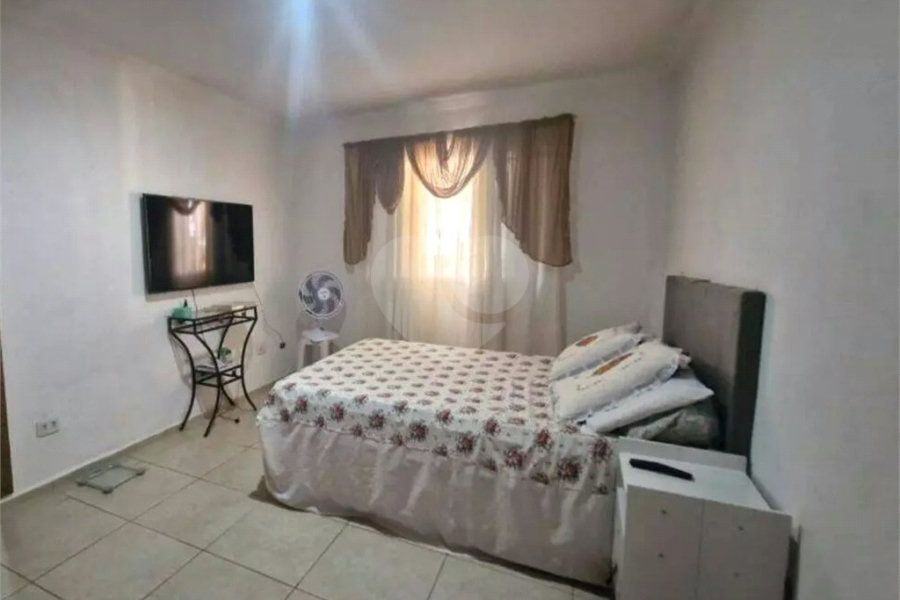 Sobrado à venda com 8 quartos em Vila Guarani, São Paulo, SP