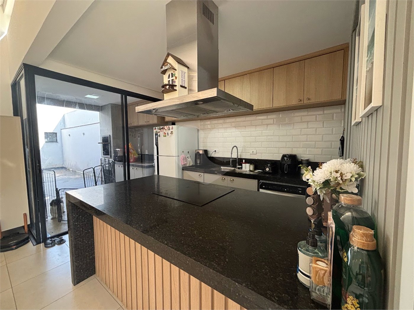 Casa à venda com 3 quartos, sendo 1 suíte, no condomínio Jardim, Sorocaba - SP