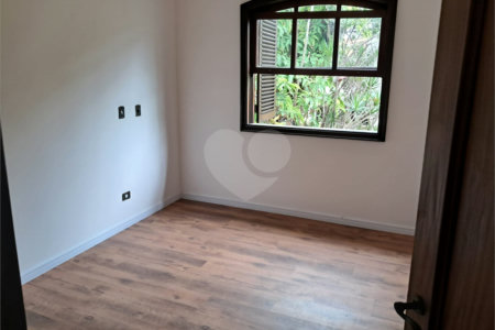 Sobrado à venda com 4 quartos, sendo 2 suítes, em Granja Julieta, São Paulo, SP
