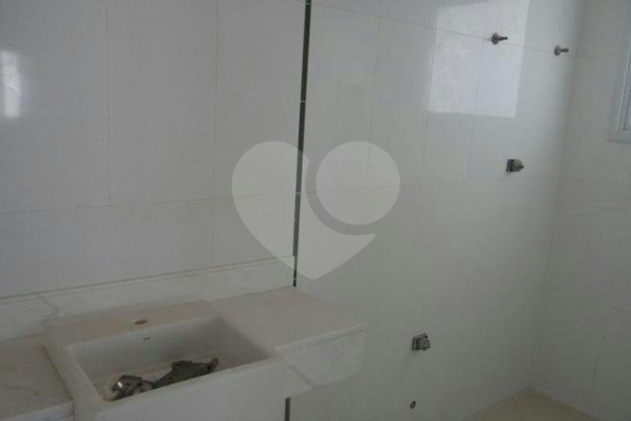 Casa à venda com 3 suítes no condomínio Villa Castanheira, São Paulo - SP