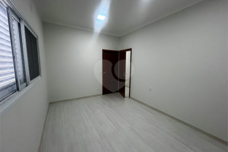 Casa à venda com 3 suítes em Vila Popular, Itapetininga, SP