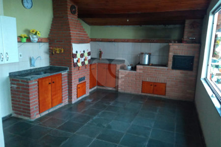Sobrado à venda com 3 quartos, sendo 1 suíte,  em Vila Oliveira, Mogi das Cruzes, SP