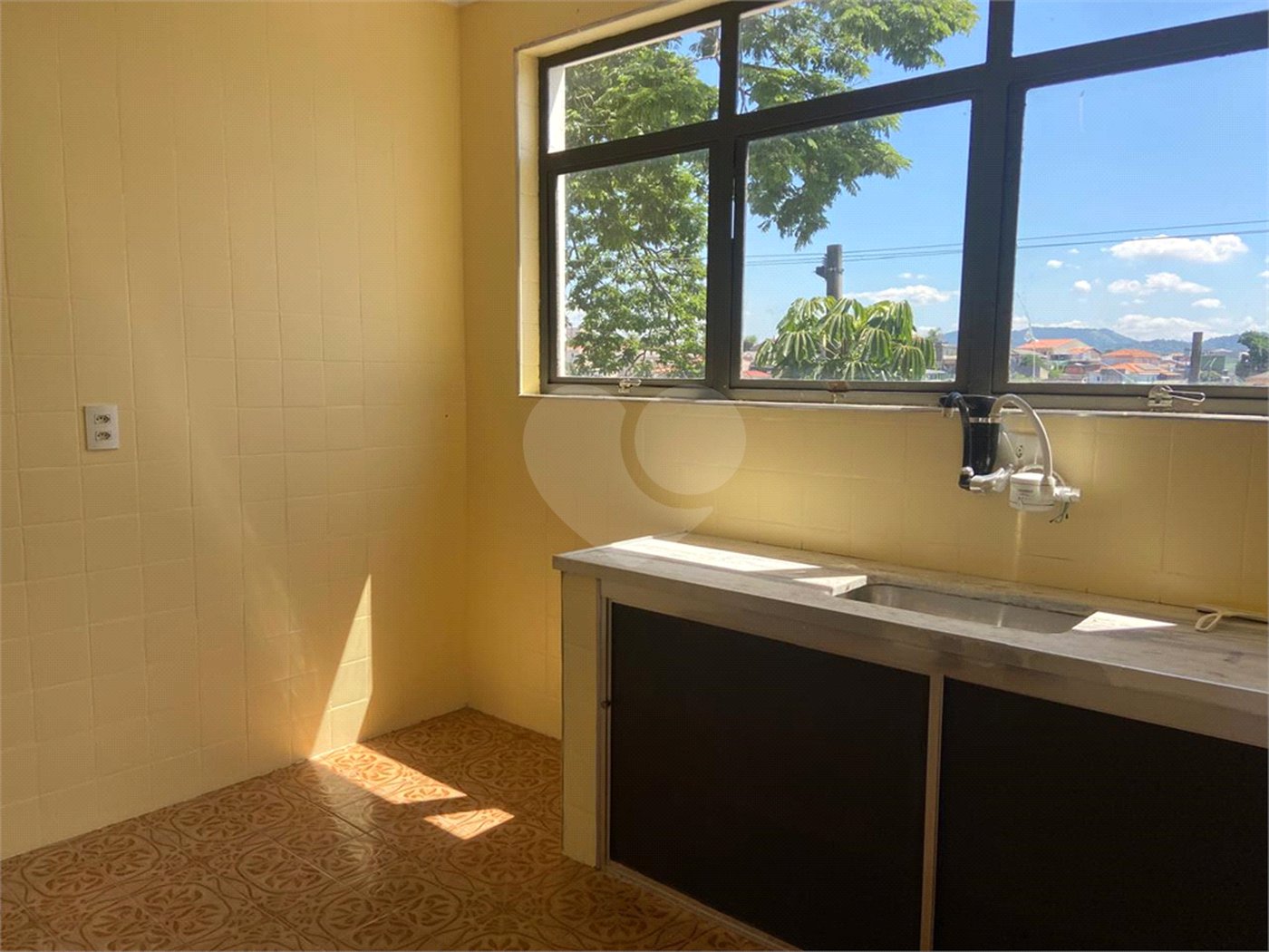Sobrado à venda com 3 quartos, sendo 1 suíte,  em Parque Maria Domitila, São Paulo, SP