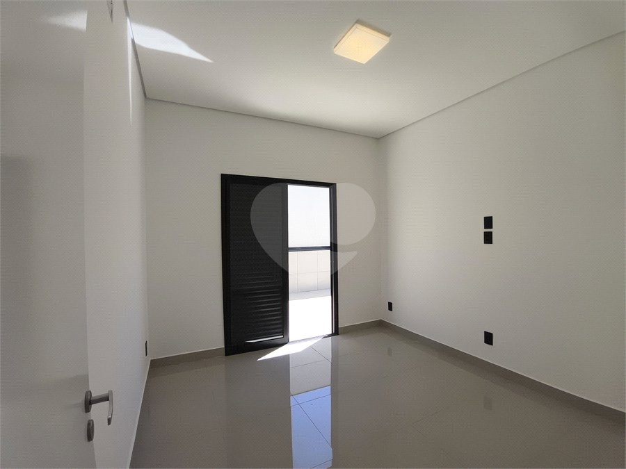Casa à venda ou para alugar com 3 quartos, sendo 1 suíte, no condomínio Condomíno Helena Maria, Sorocaba - SP