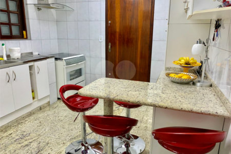 Casa à venda com 3 suítes em Vila Amorim, Suzano, SP