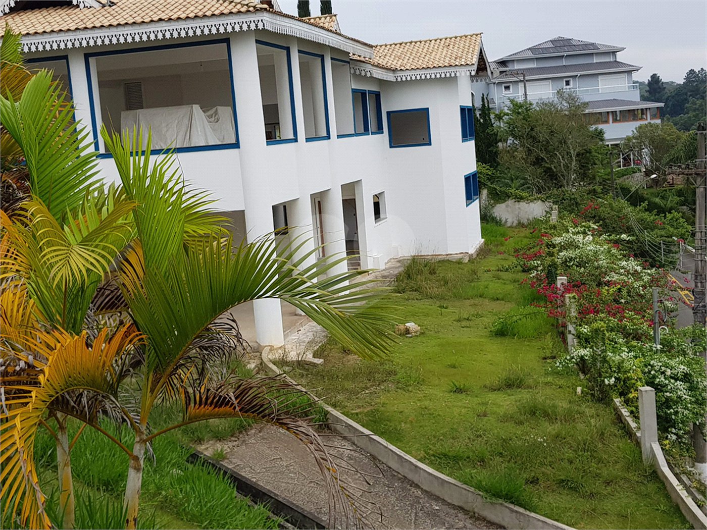 Casa à venda com 4 suítes no condomínio Suíça da Cantareira, Mairiporã - SP