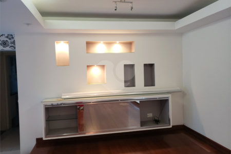 Casa à venda com 4 quartos, sendo 1 suíte,  em Vila Oliveira, Mogi das Cruzes, SP
