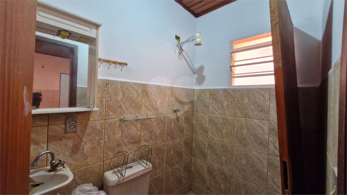 Casa para alugar com 3 quartos, sendo 1 suíte, no condomínio Santa Mônica, Atibaia - SP