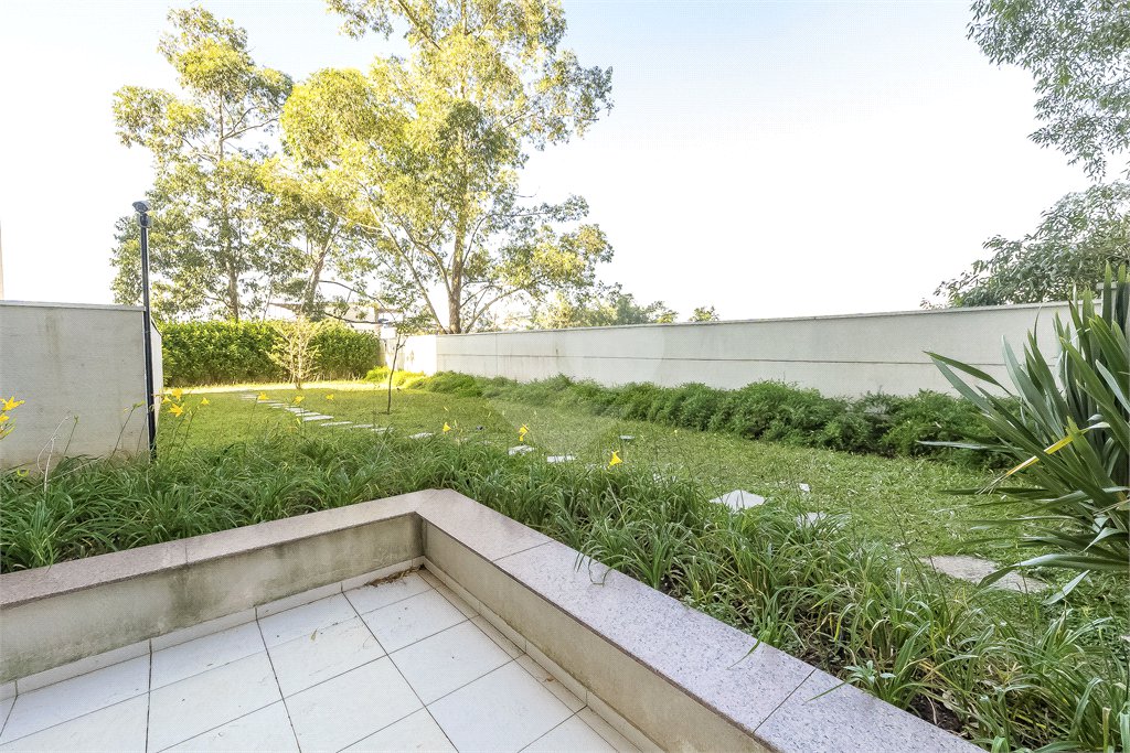 Apartamento à venda com 3 quartos, sendo 1 suíte, em Jardim Parque Morumbi, São Paulo, SP