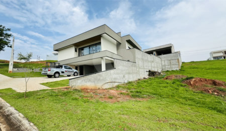 Casa à venda com 3 suítes no condomínio Santa Isabel I, Louveira - SP