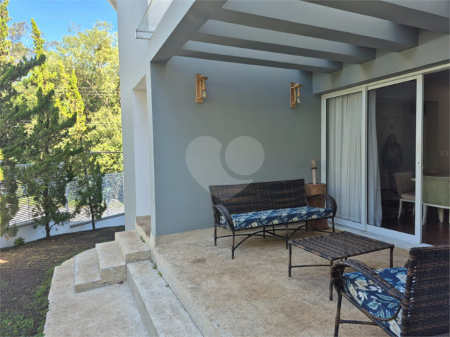 Casa para alugar com 5 quartos, sendo 4 suítes,  no condomínio Colinas Japore, São Paulo - SP