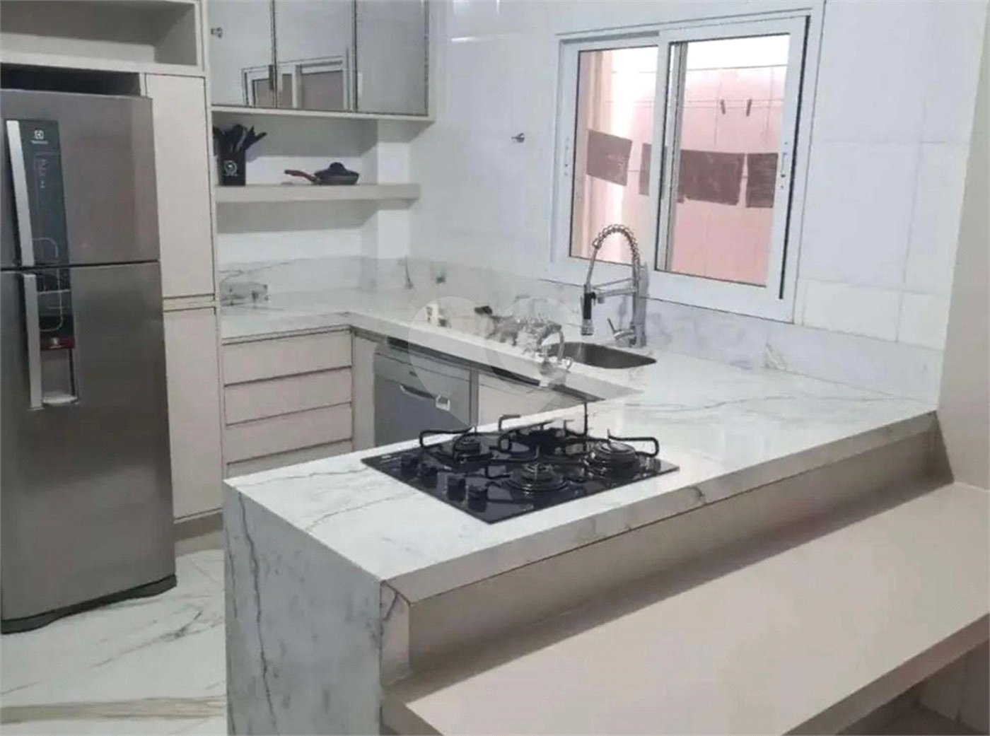 Casa à venda com 2 quartos no condomínio Karolyne, Votorantim - SP