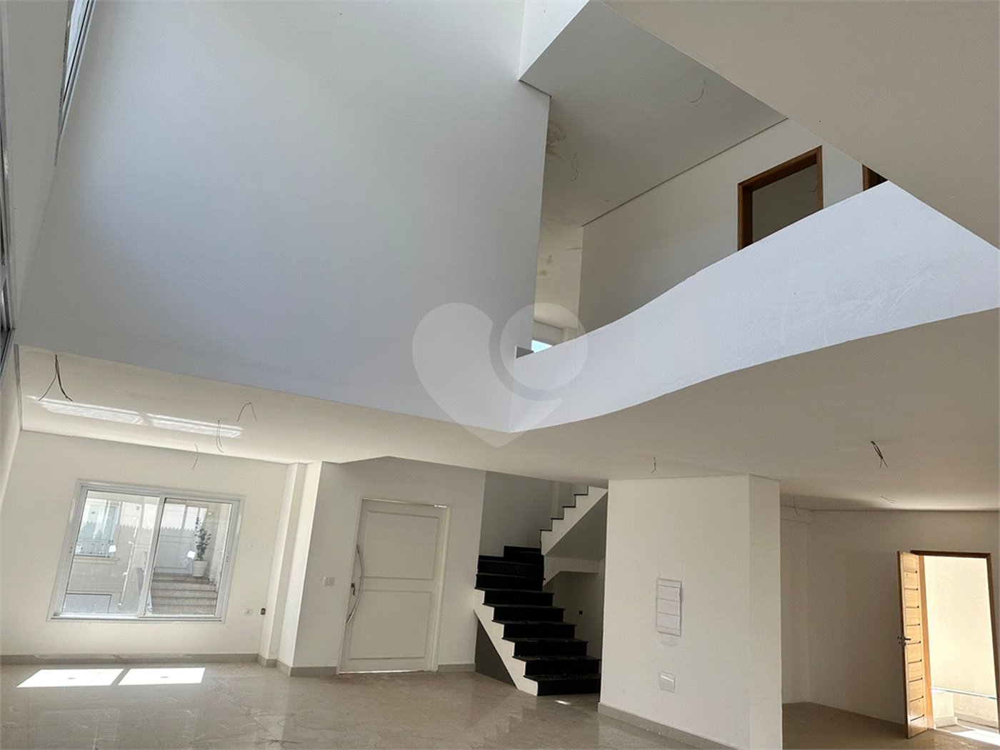Casa à venda com 4 suítes no condomínio Villaggio Houda, São Paulo - SP