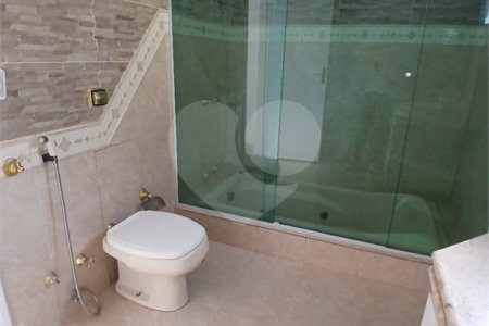 Casa à venda com 4 quartos, sendo 2 suítes, no condomínio Flamboyant, Atibaia - SP