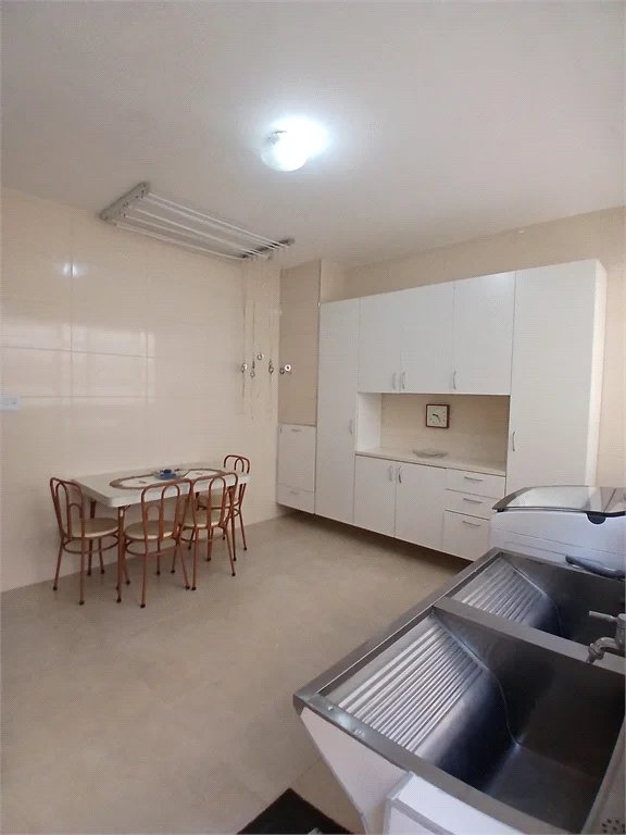 Sobrado à venda com 4 quartos, sendo 2 suítes,  em Jardim Leonor, São Paulo, SP
