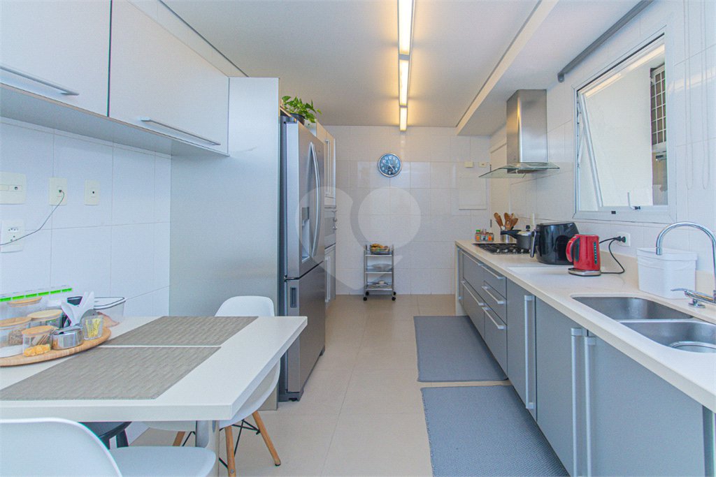 Apartamento à venda com 3 quartos, sendo 2 suítes, em Vila Nova Conceição, São Paulo, SP