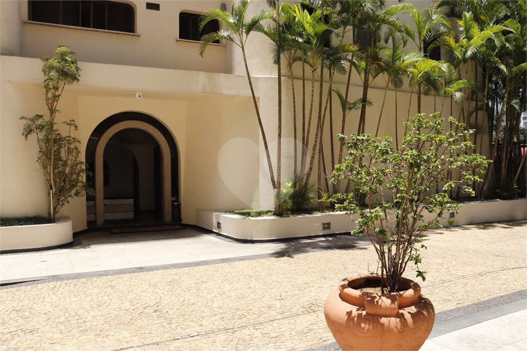 Apartamento à venda com 4 quartos, sendo 2 suítes, em Indianópolis, São Paulo, SP