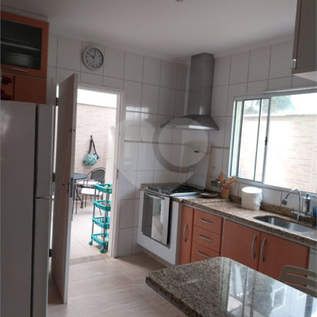 Casa à venda com 3 quartos, sendo 1 suíte, no condomínio Villagio Esperanza, Guarulhos - SP