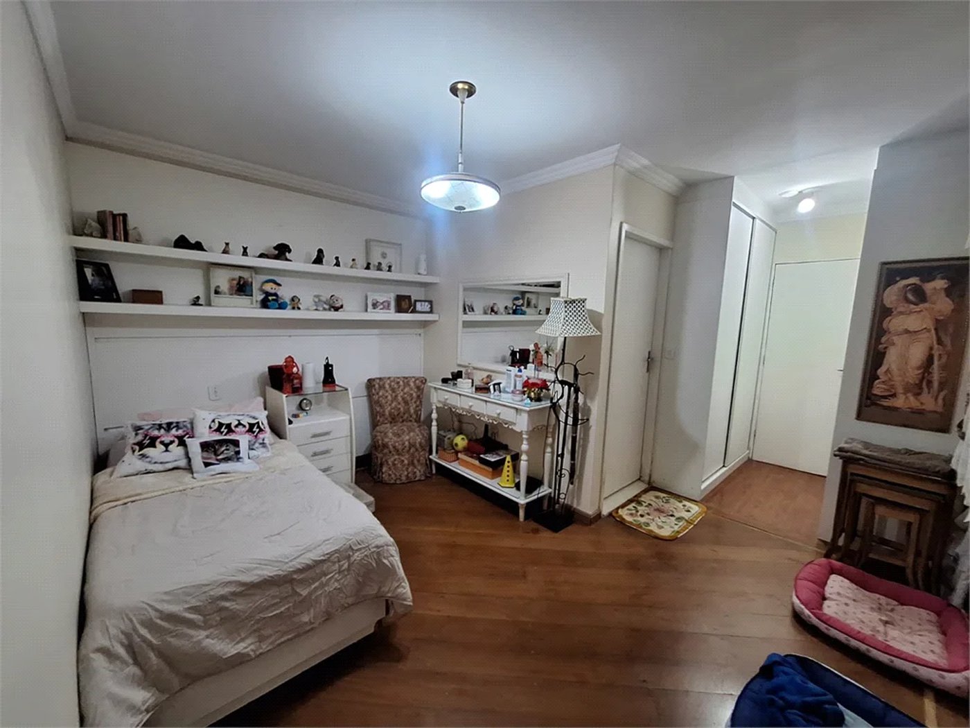 Casa à venda com 5 quartos, sendo 3 suítes, no condomínio Vila Panamericana, São Paulo - SP
