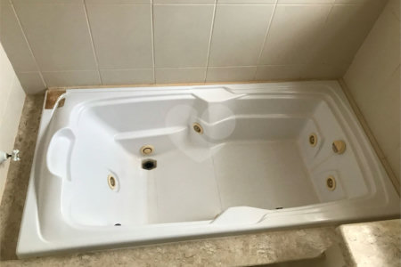 Casa à venda com 5 quartos, sendo 2 suítes,  em Jardim Maristela, Atibaia, SP