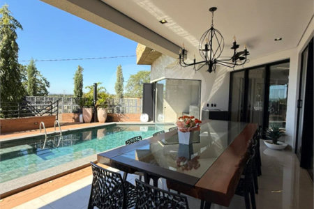Casa à venda com 5 quartos, sendo 4 suítes,  em Village do Lago, Três Lagoas, MS