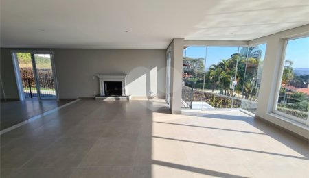 Casa à venda com 3 suítes no condomínio Estância Marambaia, Vinhedo - SP