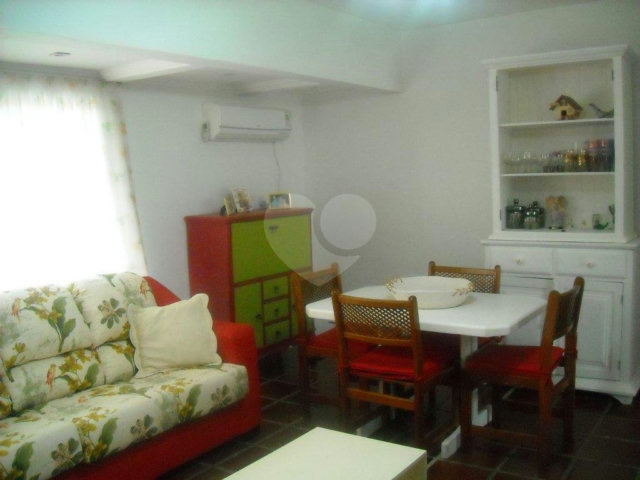 Apartamento à venda com 4 quartos, sendo 1 suíte,  em Enseada, Guarujá, SP