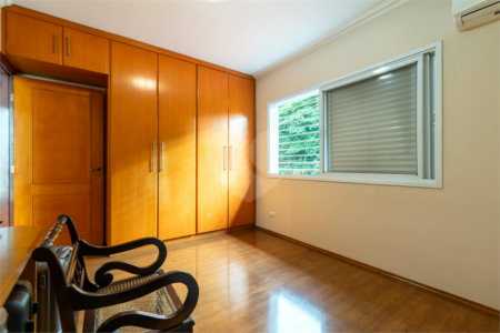 Casa à venda com 3 quartos, sendo 1 suíte,  em Vila Cordeiro, São Paulo, SP