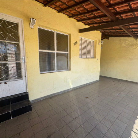 Casa à venda com 4 quartos, sendo 1 suíte, em Vila Maria, Itapetininga, SP